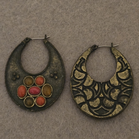 Elegant Hoop Earrings with Red and Gold Accents - Picture 4 of 5